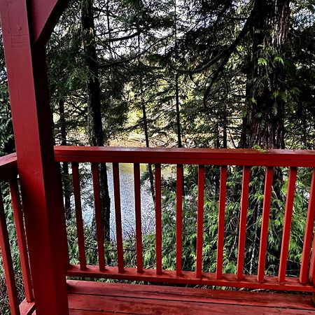 Waterfront Timber Frame Cottage! Юклулет Екстер'єр фото