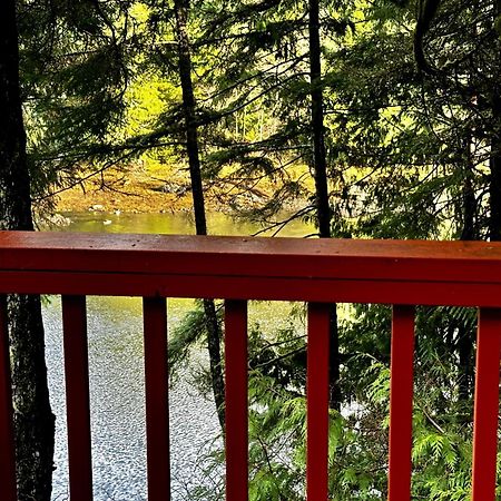 Waterfront Timber Frame Cottage! Юклулет Екстер'єр фото
