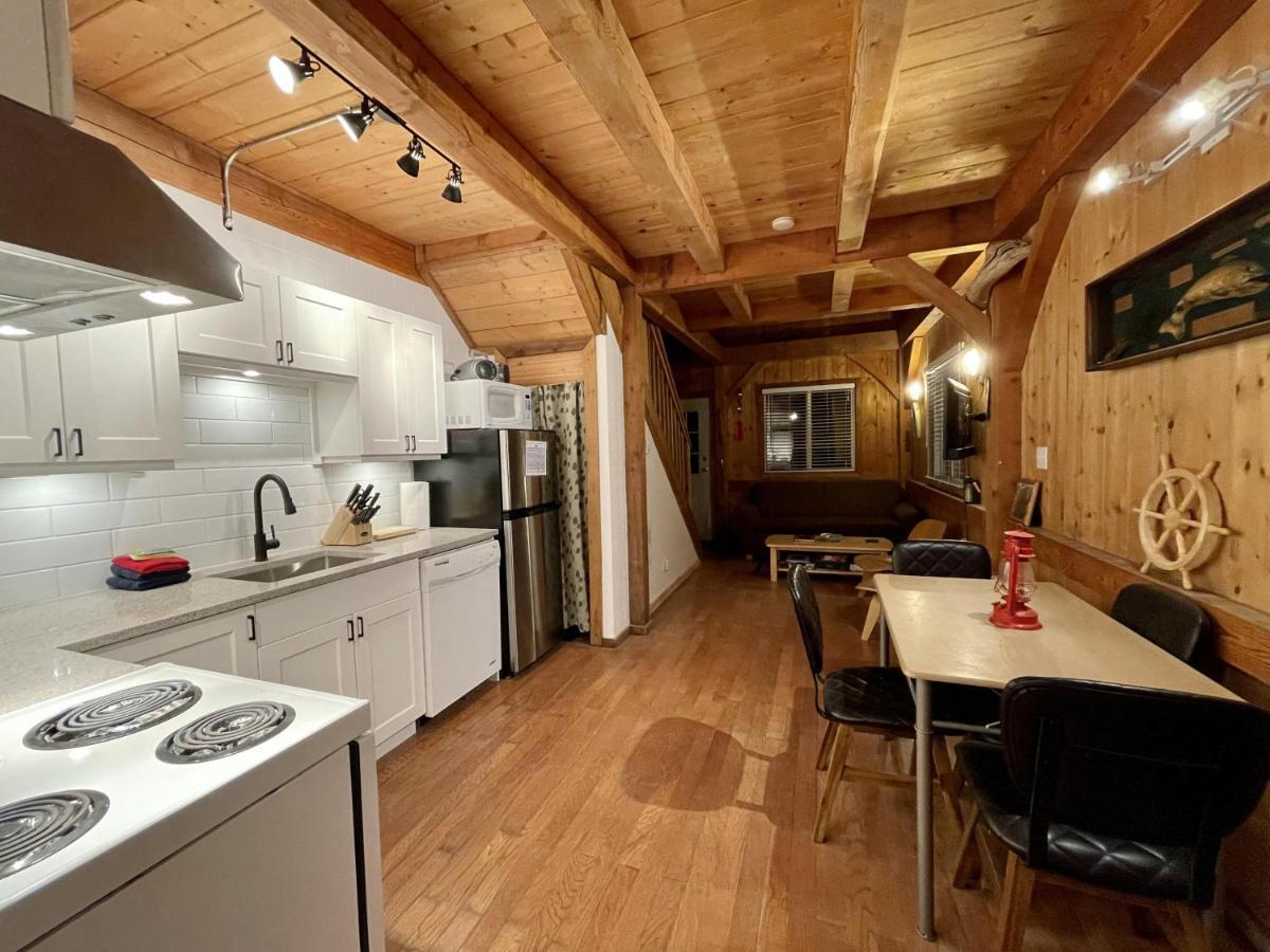 Waterfront Timber Frame Cottage! Юклулет Екстер'єр фото
