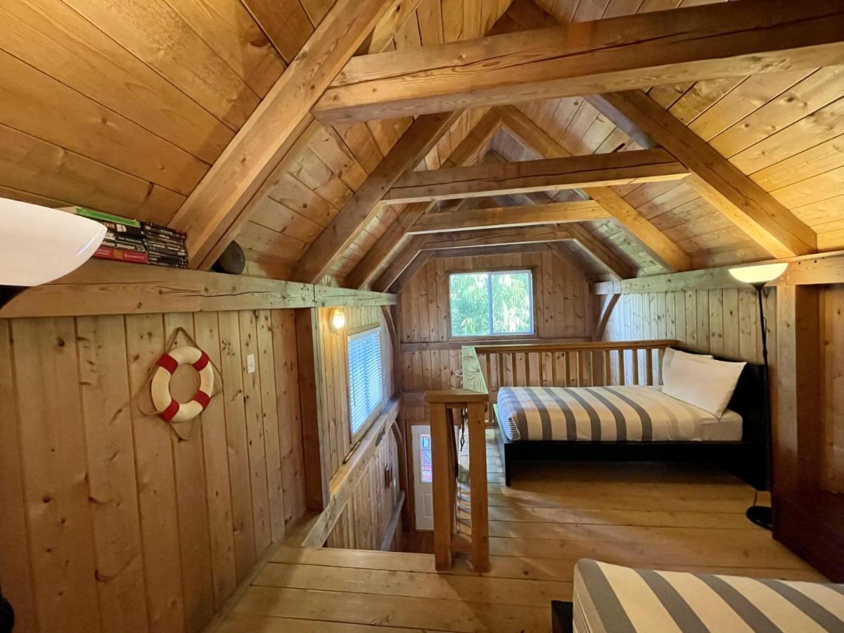 Waterfront Timber Frame Cottage! Юклулет Екстер'єр фото