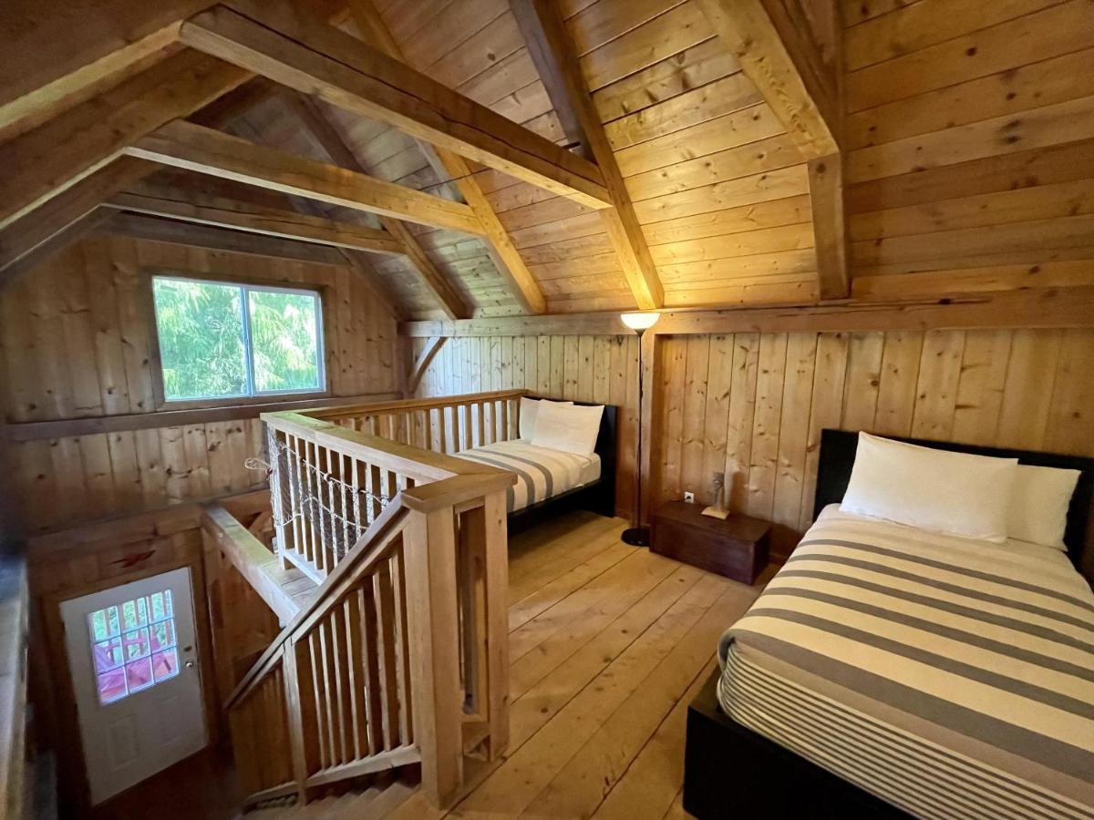 Waterfront Timber Frame Cottage! Юклулет Екстер'єр фото