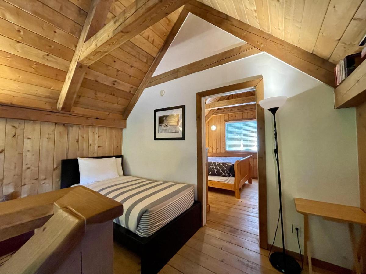 Waterfront Timber Frame Cottage! Юклулет Екстер'єр фото