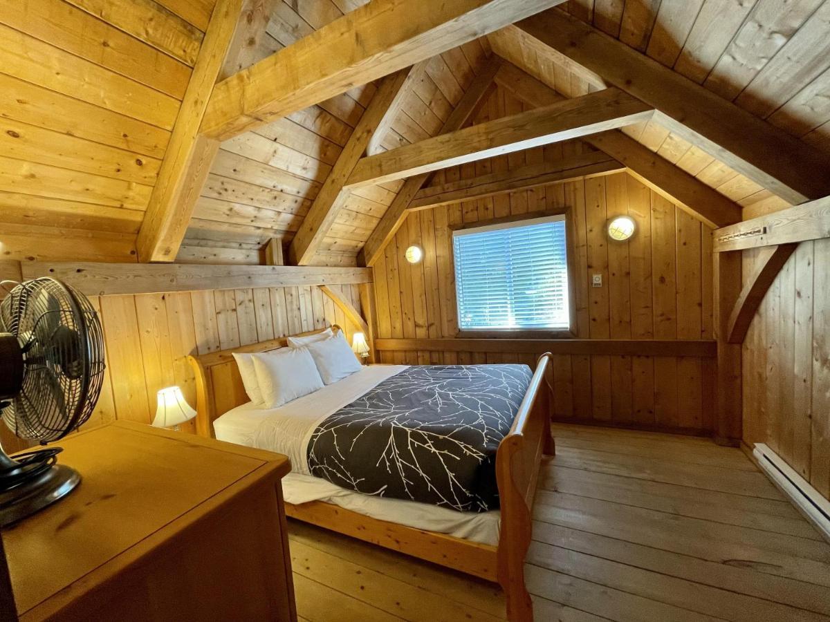 Waterfront Timber Frame Cottage! Юклулет Екстер'єр фото