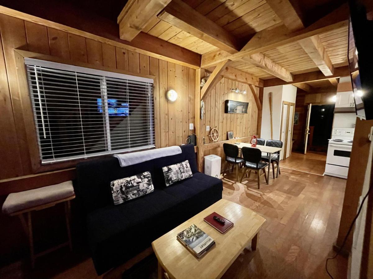 Waterfront Timber Frame Cottage! Юклулет Екстер'єр фото