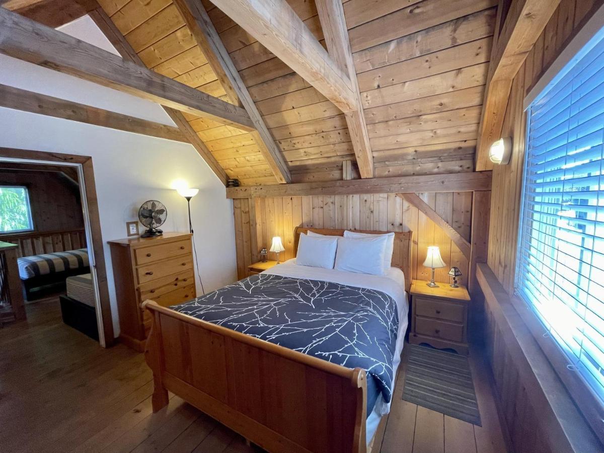 Waterfront Timber Frame Cottage! Юклулет Екстер'єр фото