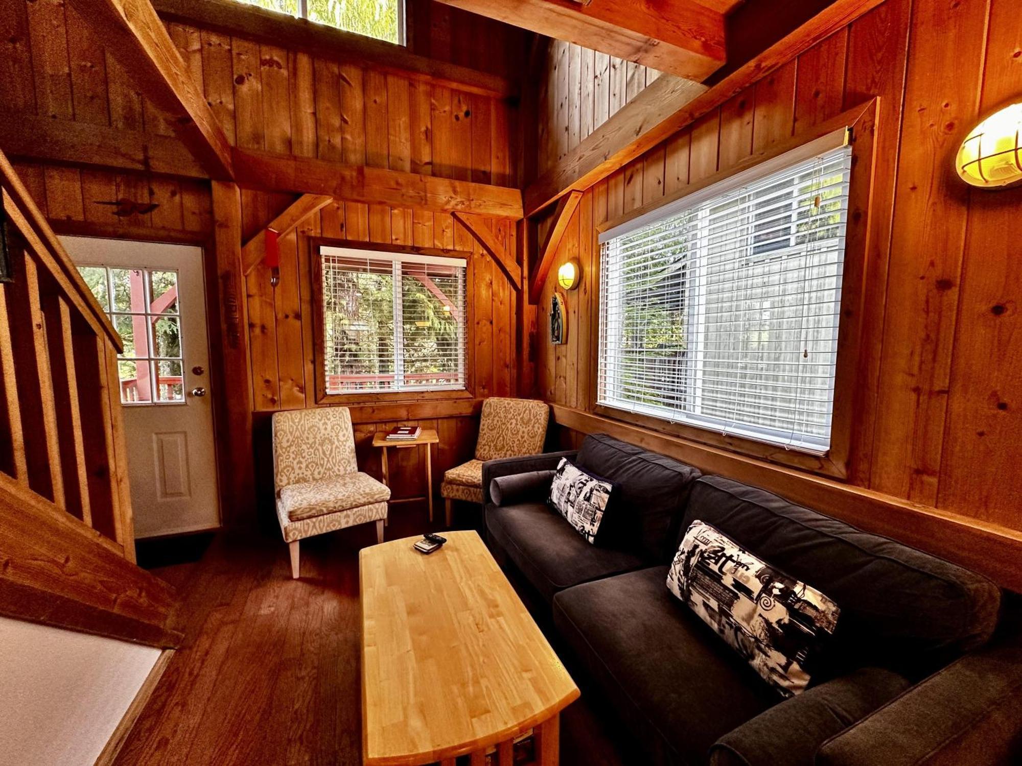 Waterfront Timber Frame Cottage! Юклулет Екстер'єр фото