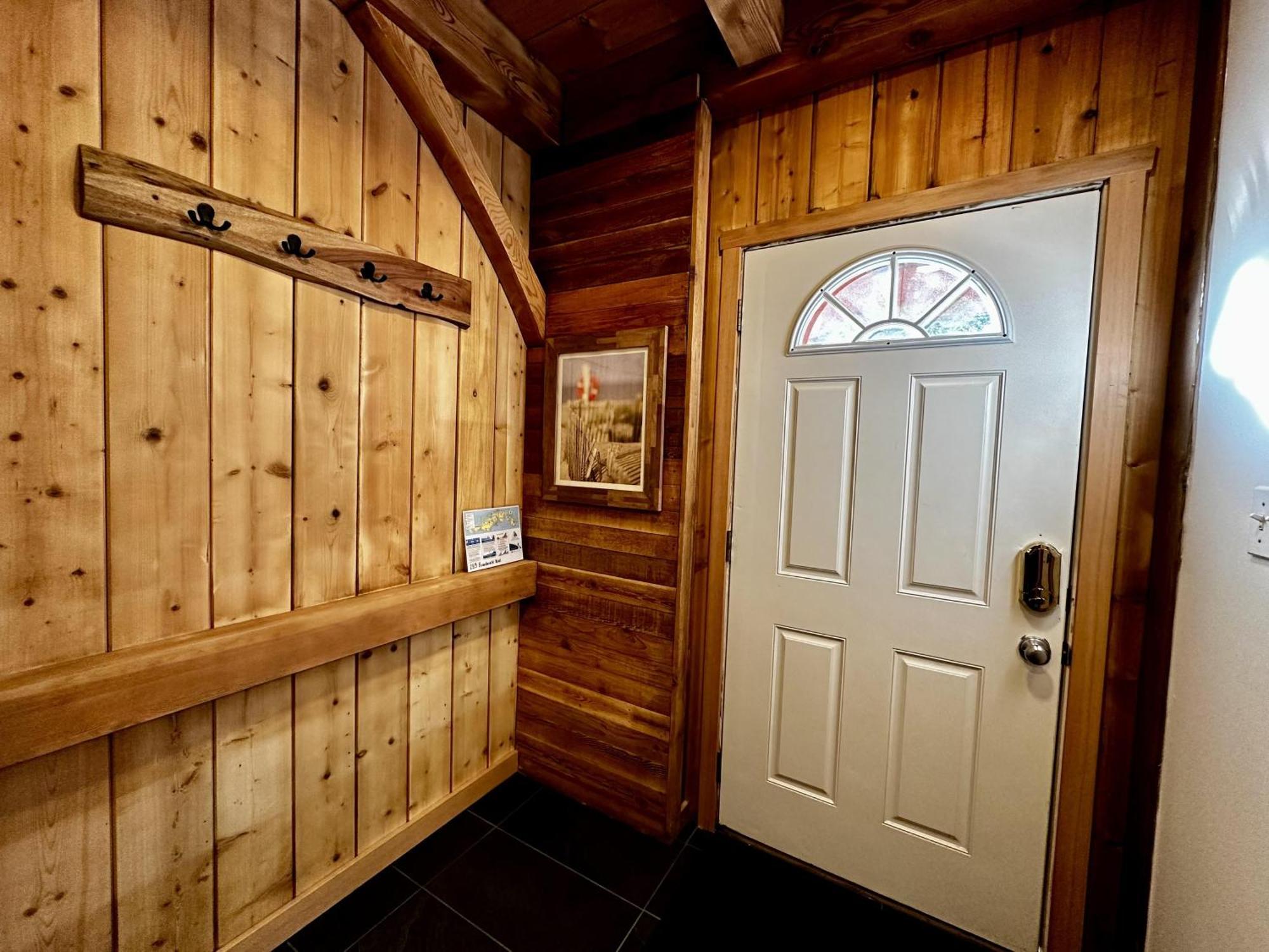 Waterfront Timber Frame Cottage! Юклулет Екстер'єр фото