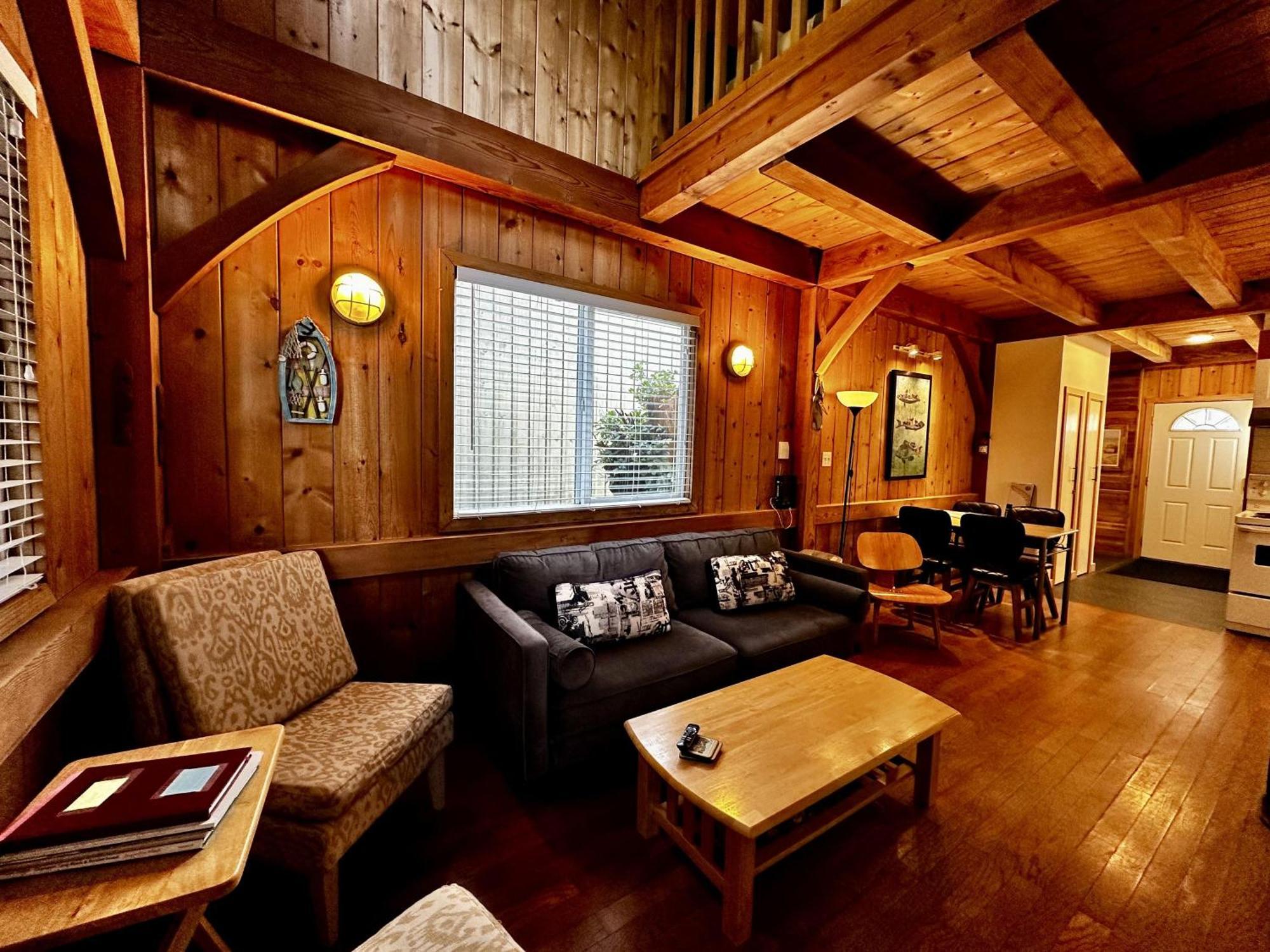 Waterfront Timber Frame Cottage! Юклулет Екстер'єр фото