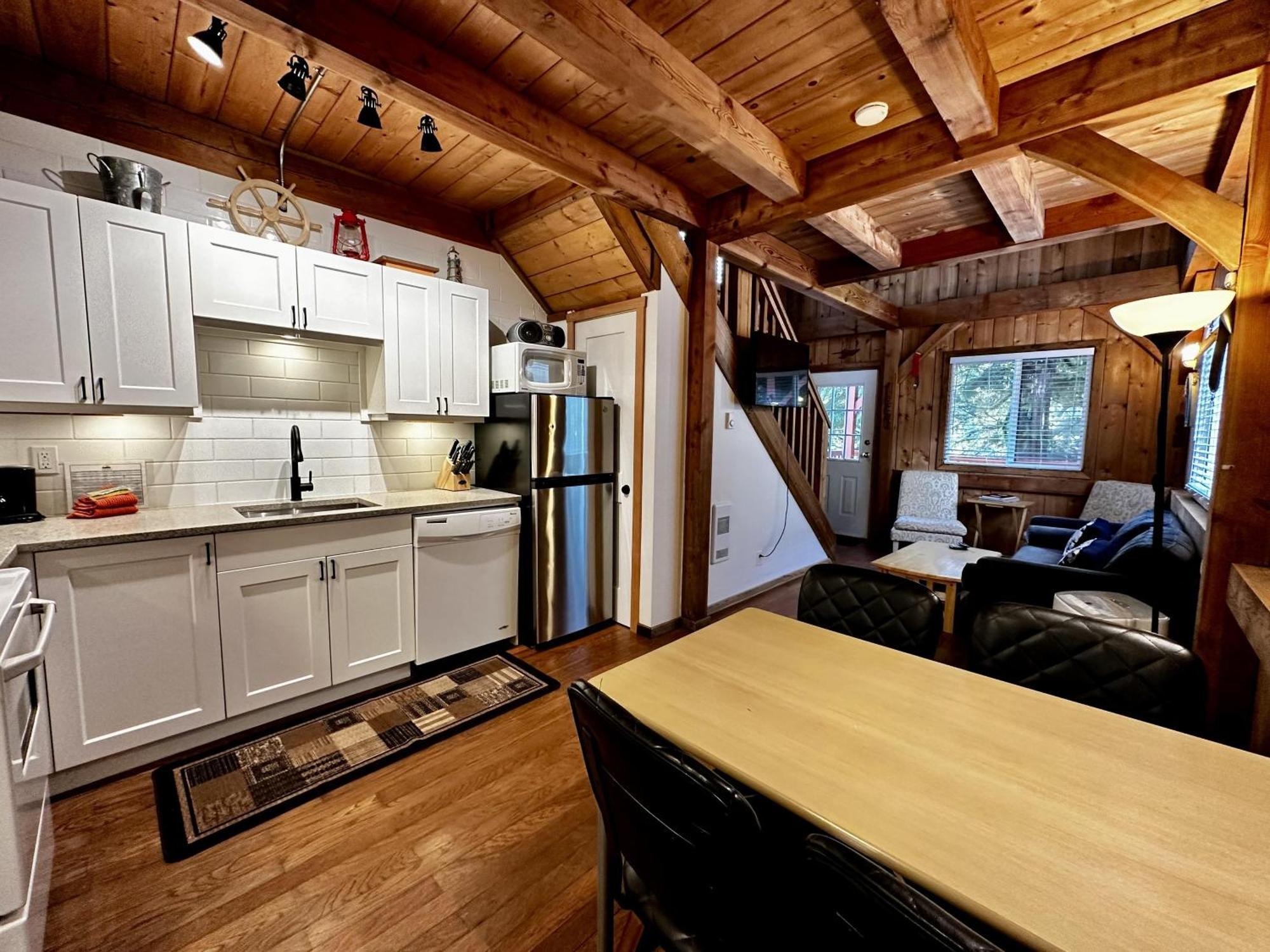 Waterfront Timber Frame Cottage! Юклулет Екстер'єр фото